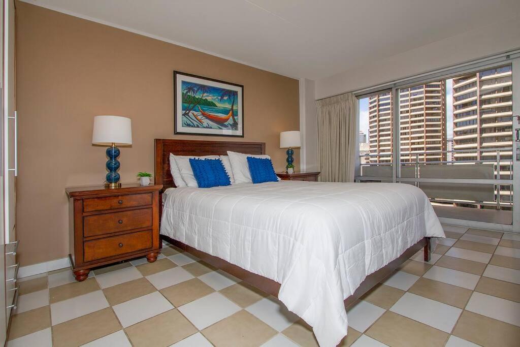 Resort Life At A Low Price- Ilikai Hotel Honolulu Exterior foto