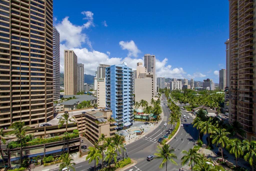 Resort Life At A Low Price- Ilikai Hotel Honolulu Exterior foto